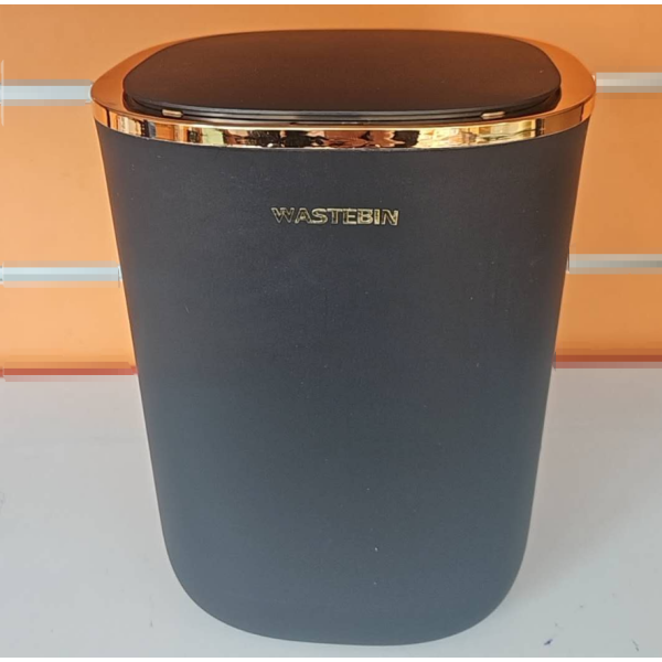 Cubo de basura con sensor inteligente